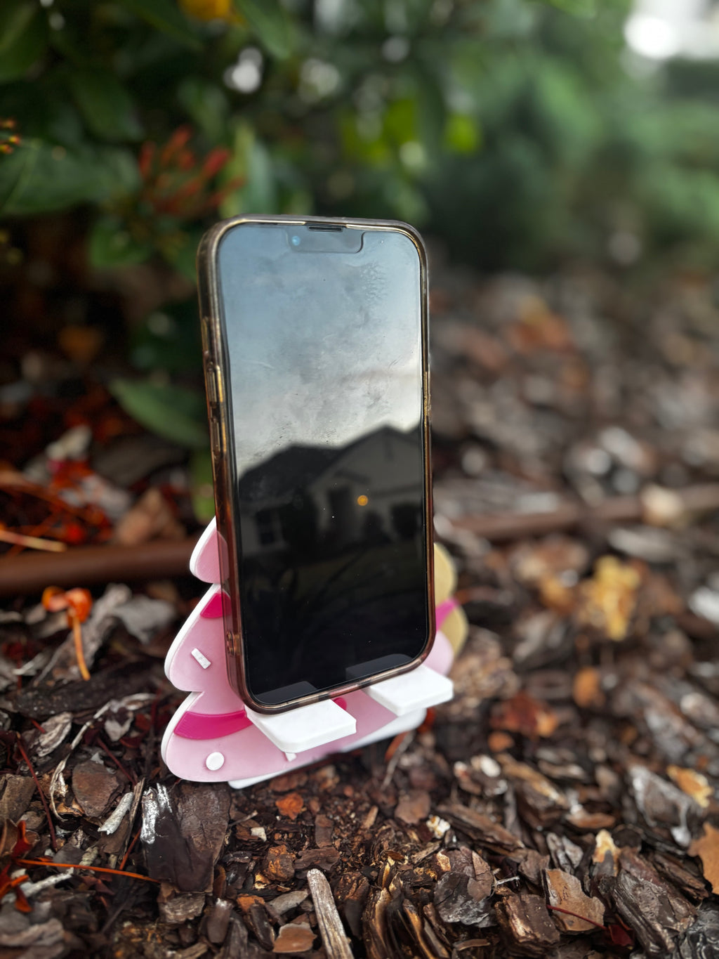 Christmas Cake Phone Holder